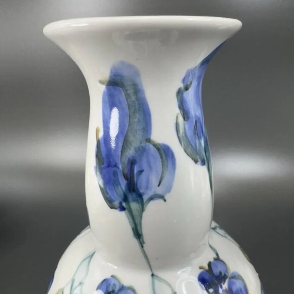 Vintage‎ Hand Made Studio Art Pottery Vase Vessel Bottle Artist Signed EZ Vase